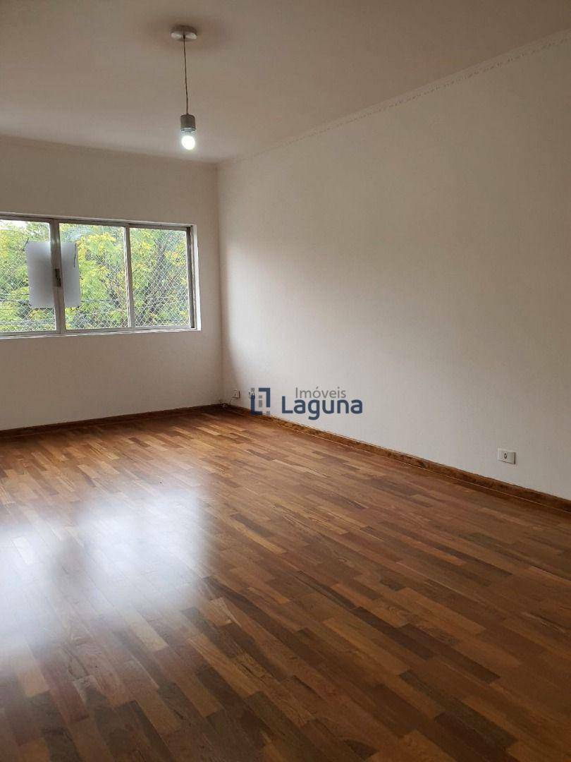 Casa à venda com 3 quartos, 240m² - Foto 1