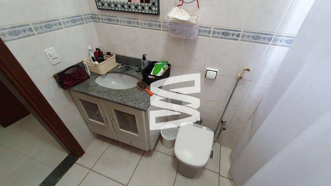 Casa à venda com 5 quartos, 300m² - Foto 14