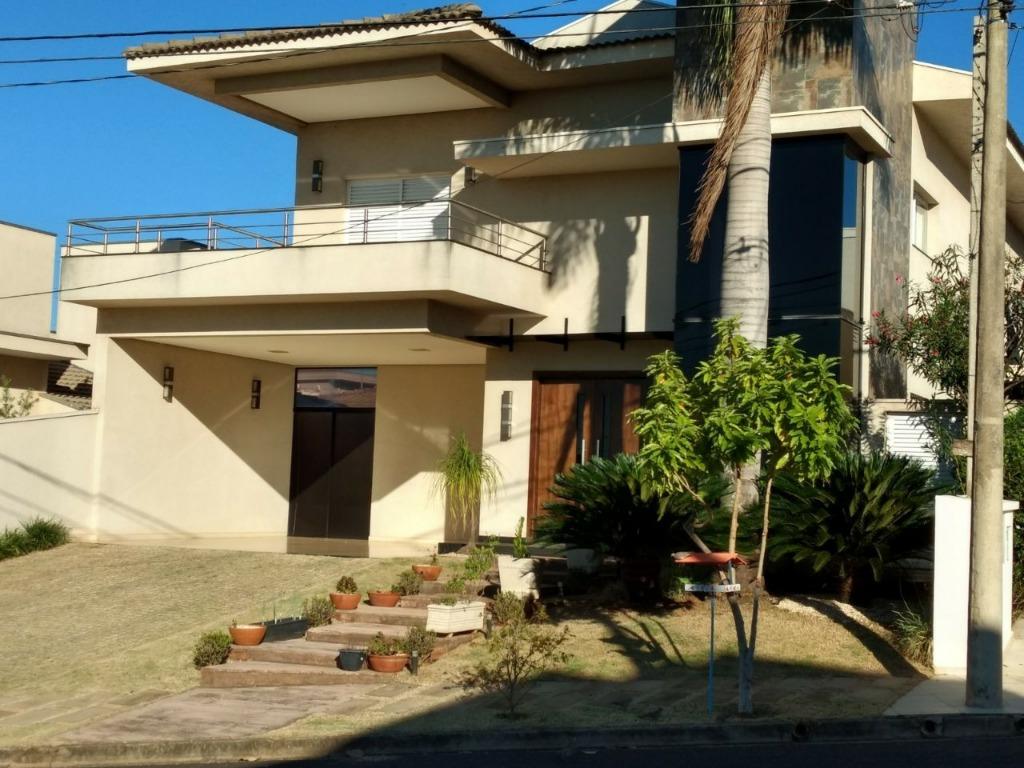 Casa de Condomínio à venda com 4 quartos, 335m² - Foto 1