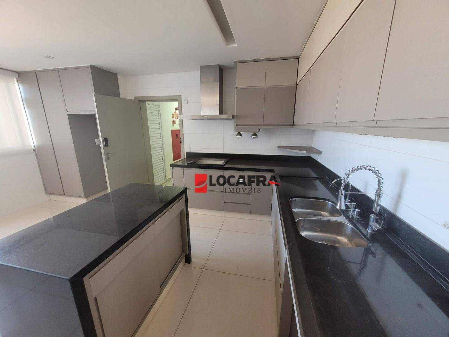 Apartamento à venda com 3 quartos, 245m² - Foto 26