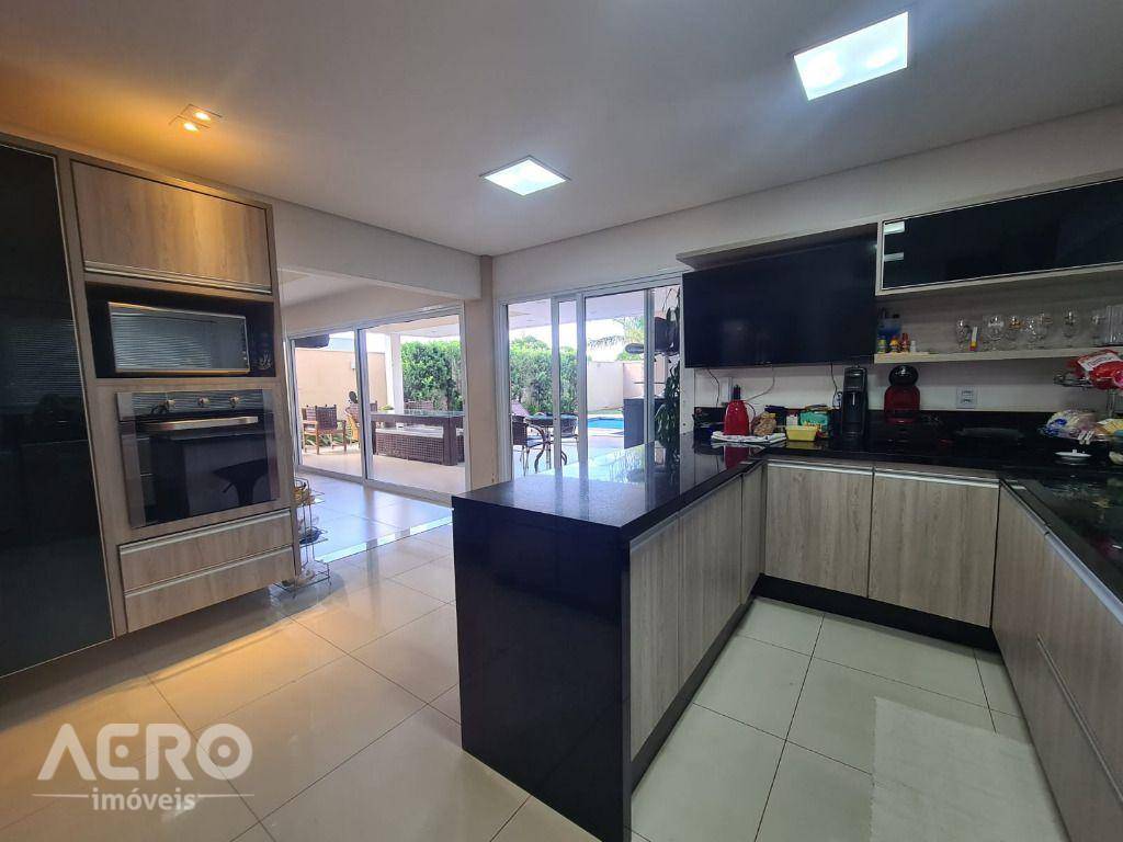 Casa de Condomínio à venda com 4 quartos, 408m² - Foto 31