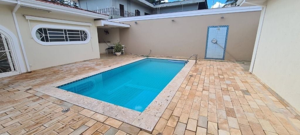 Casa para alugar com 3 quartos, 240m² - Foto 14