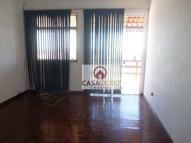 Casa à venda com 4 quartos, 268m² - Foto 11