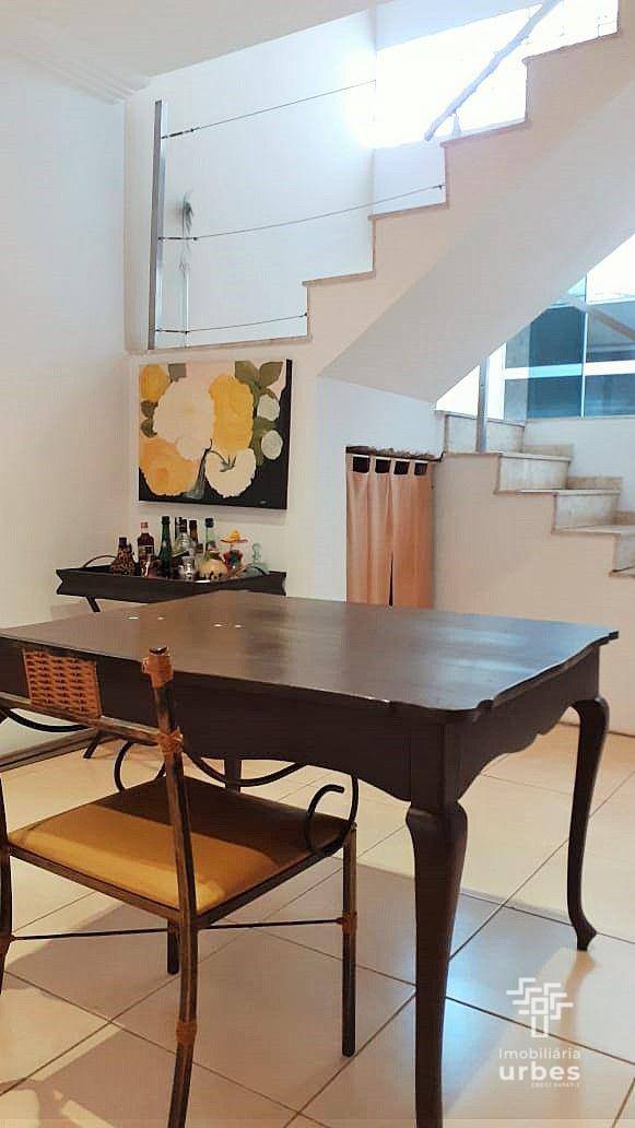 Casa à venda com 3 quartos, 184m² - Foto 2