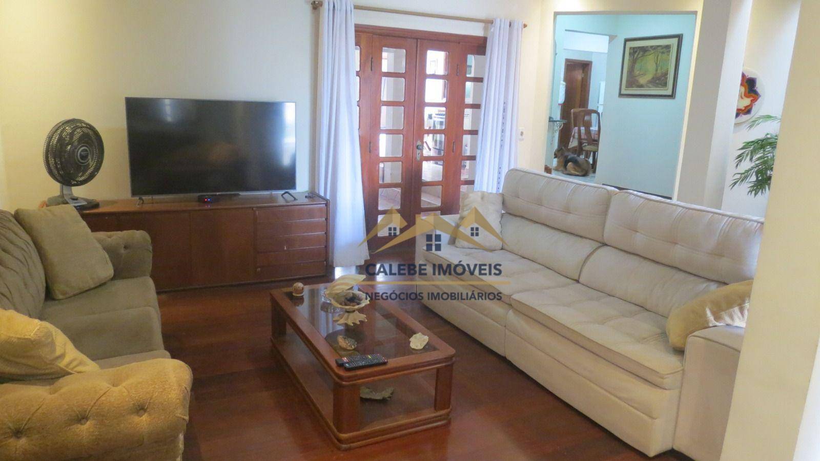 Casa à venda com 4 quartos, 235m² - Foto 2