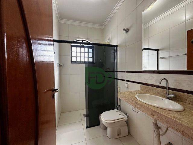 Casa à venda com 3 quartos, 226m² - Foto 17