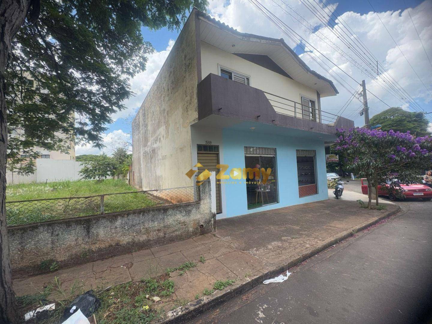 Sobrado à venda com 3 quartos, 212m² - Foto 1