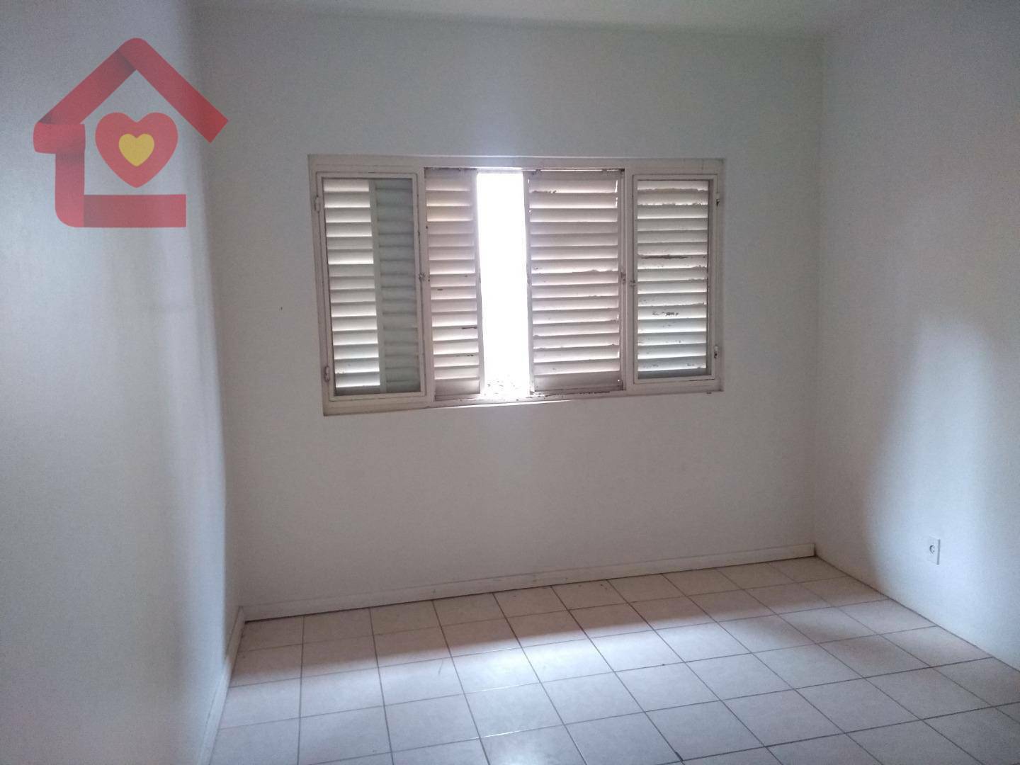 Casa para alugar com 2 quartos, 85m² - Foto 9