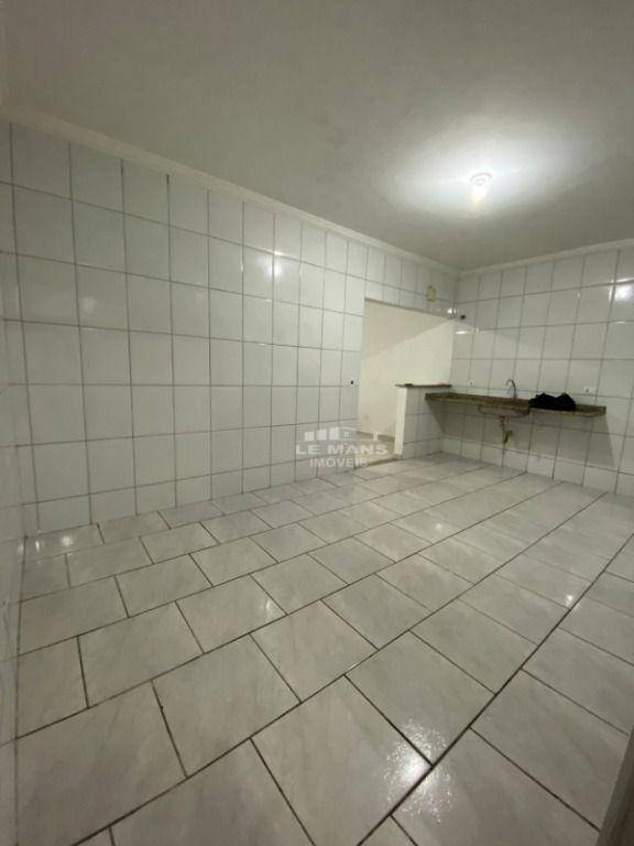 Casa à venda com 2 quartos, 69m² - Foto 5