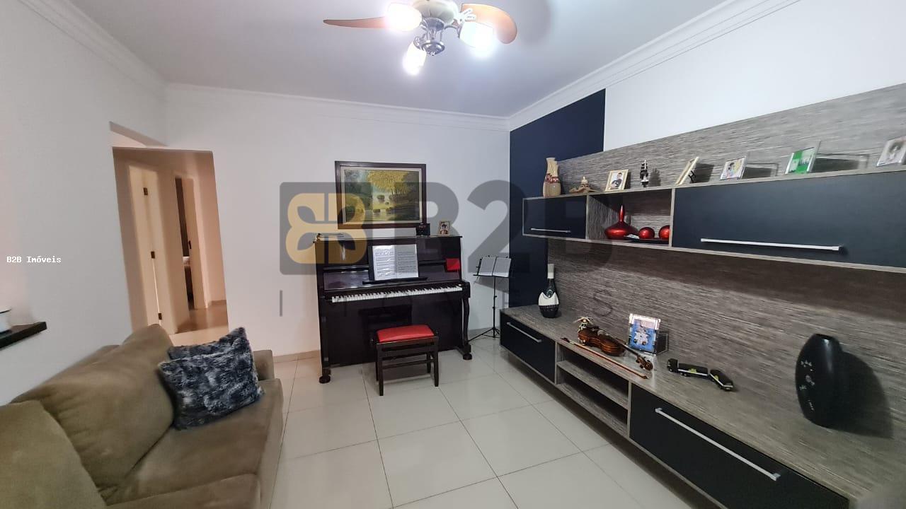 Casa à venda com 3 quartos, 210m² - Foto 4