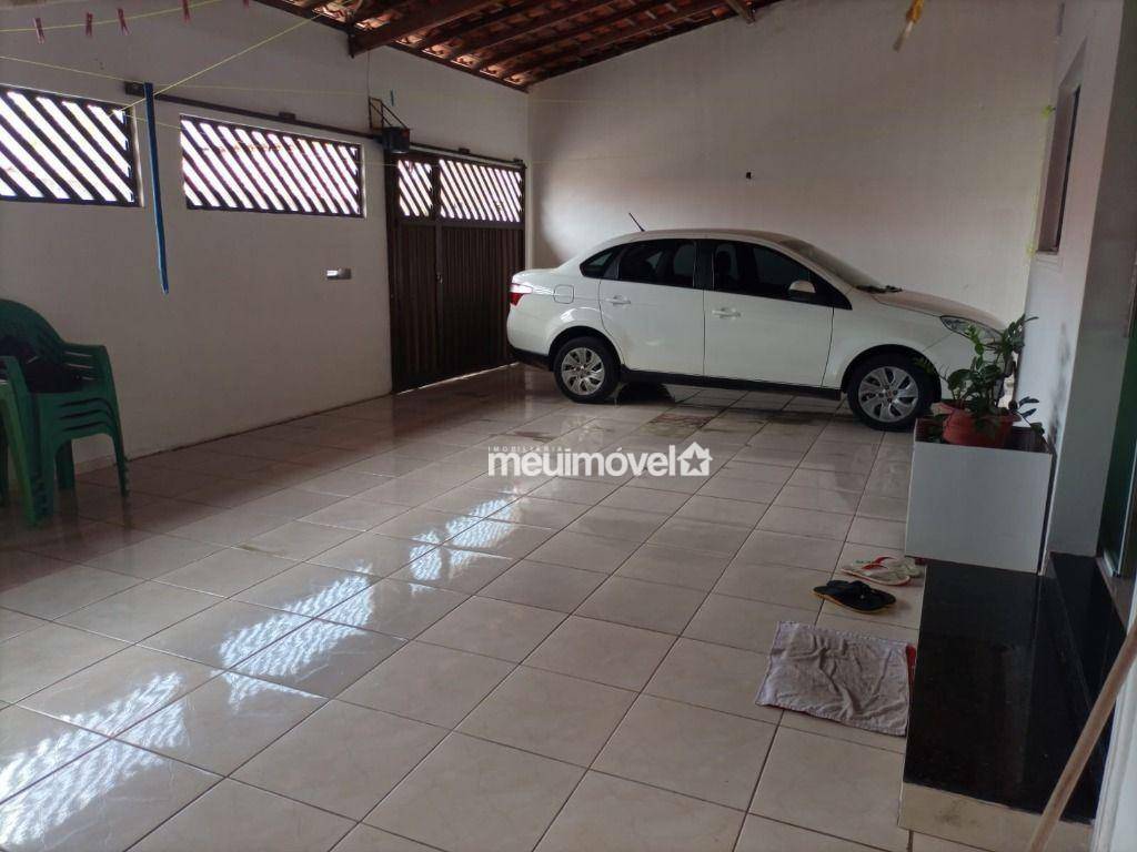 Casa à venda com 3 quartos, 250m² - Foto 3