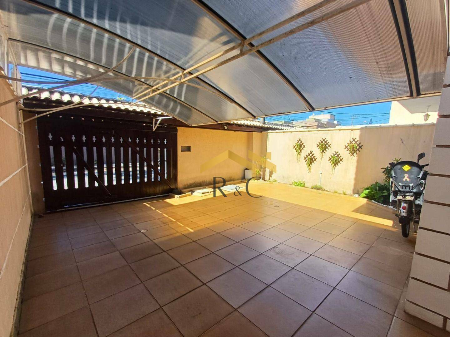 Casa à venda com 6 quartos, 160m² - Foto 4