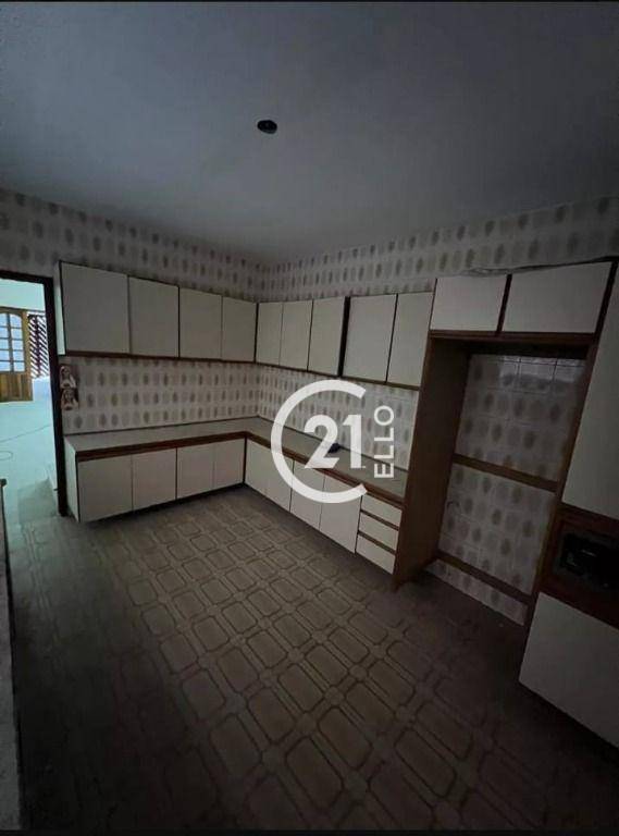 Sobrado à venda com 2 quartos, 200m² - Foto 8