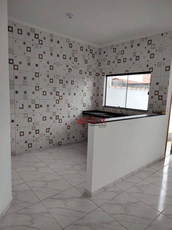 Casa à venda com 3 quartos, 82m² - Foto 2