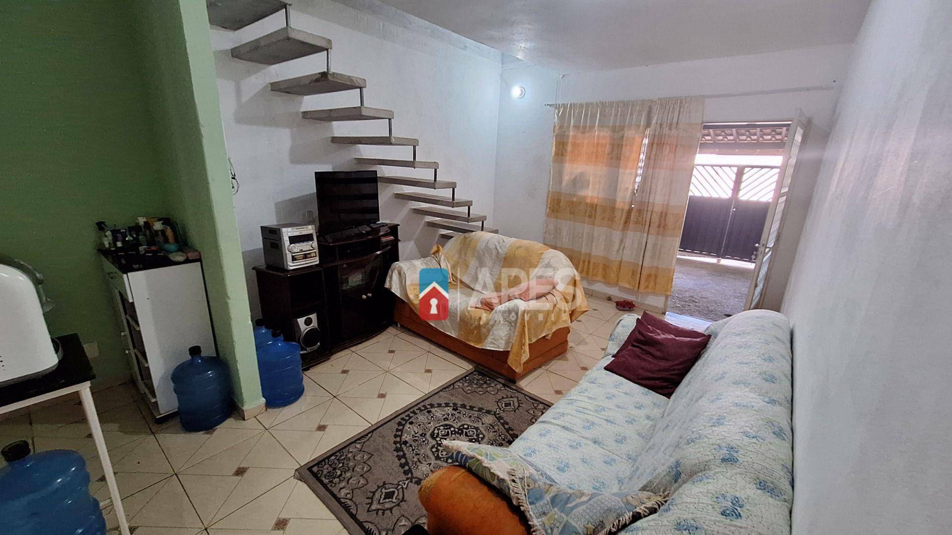 Casa à venda com 2 quartos, 65m² - Foto 1