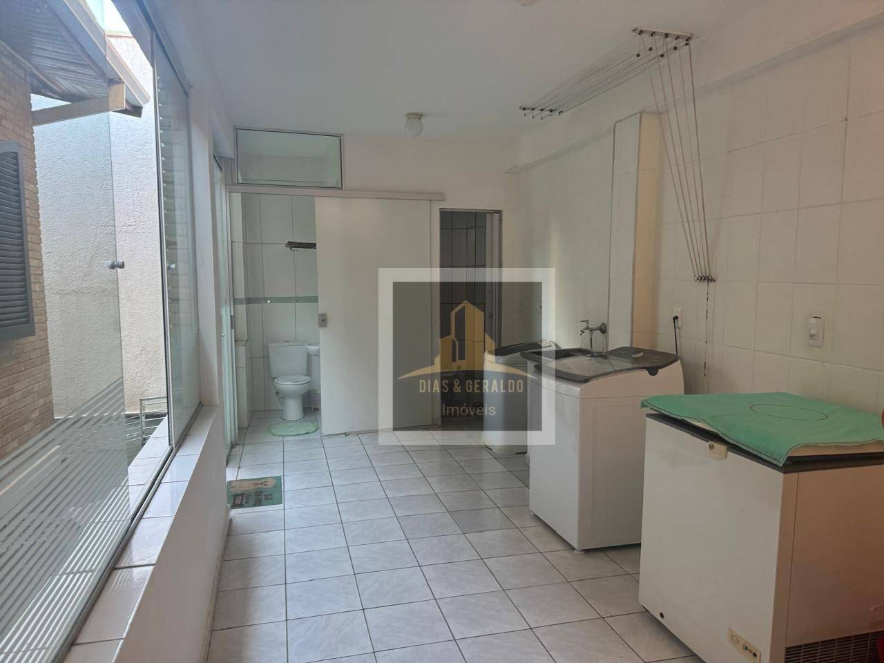Casa à venda com 3 quartos, 270m² - Foto 11
