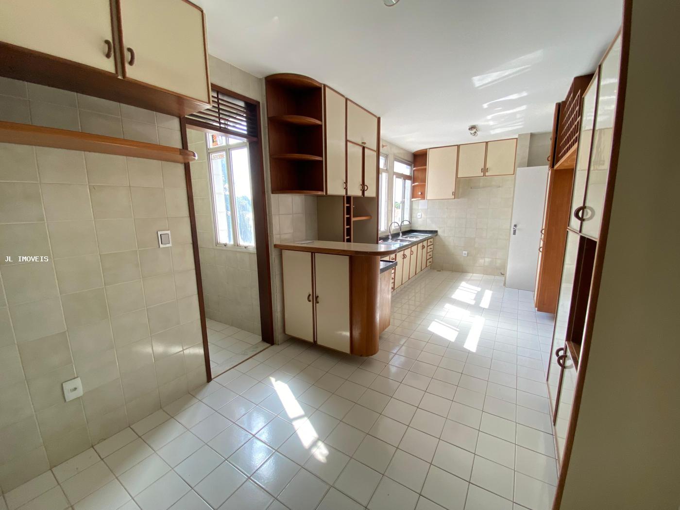 Apartamento para alugar com 3 quartos, 187m² - Foto 6