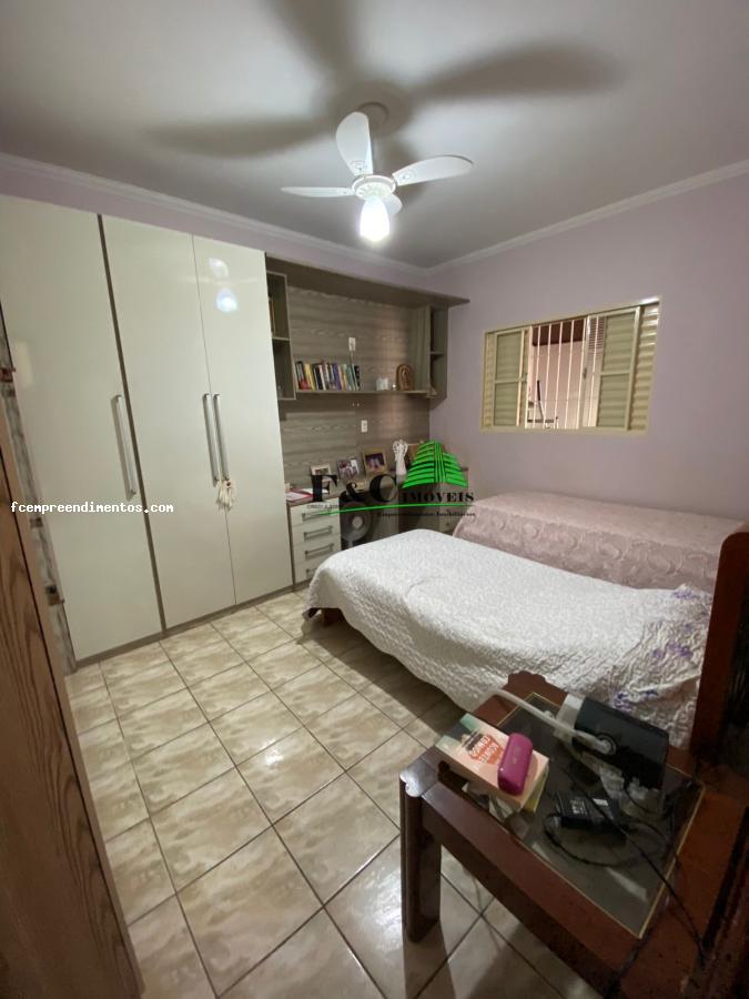 Casa à venda com 2 quartos, 140m² - Foto 17