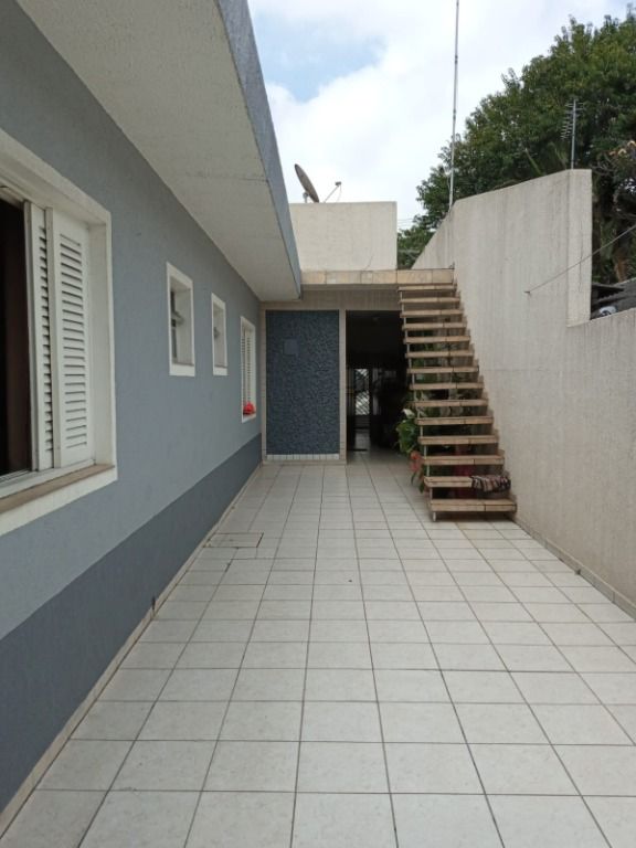 Casa à venda com 4 quartos, 100m² - Foto 1