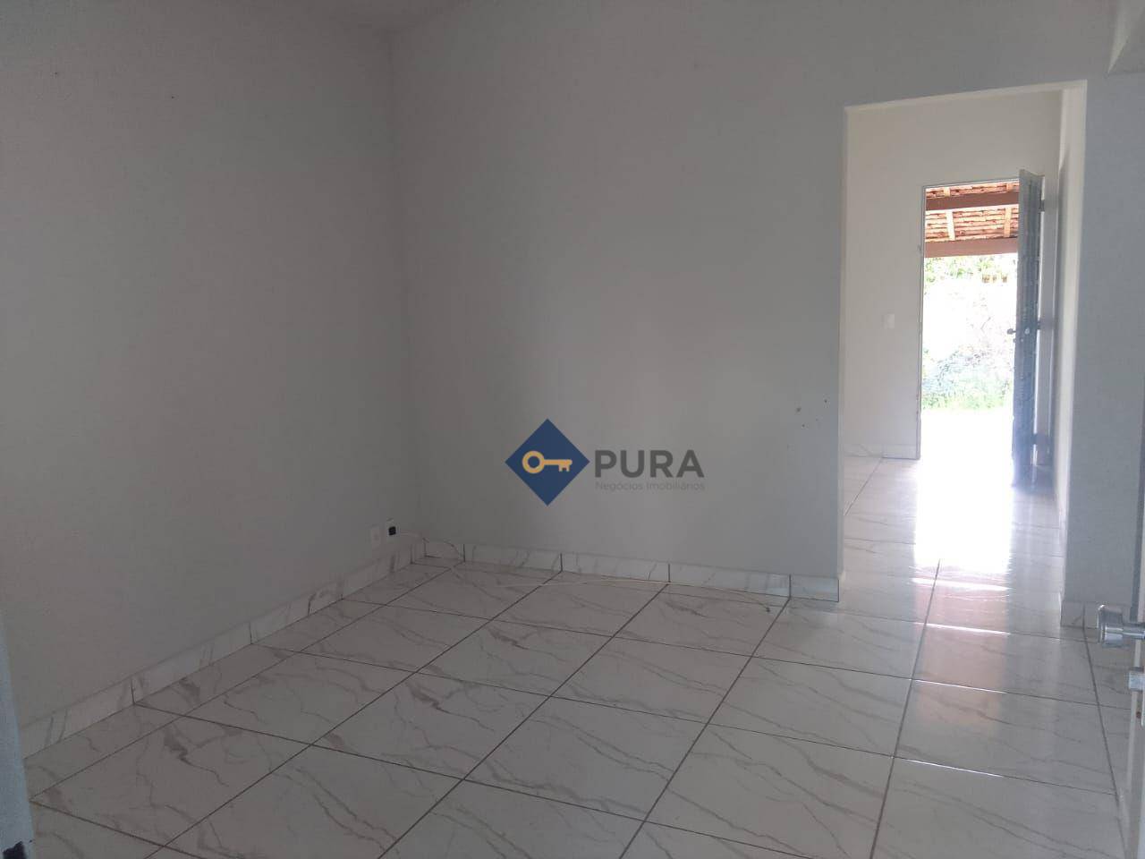 Casa à venda com 2 quartos, 120m² - Foto 2