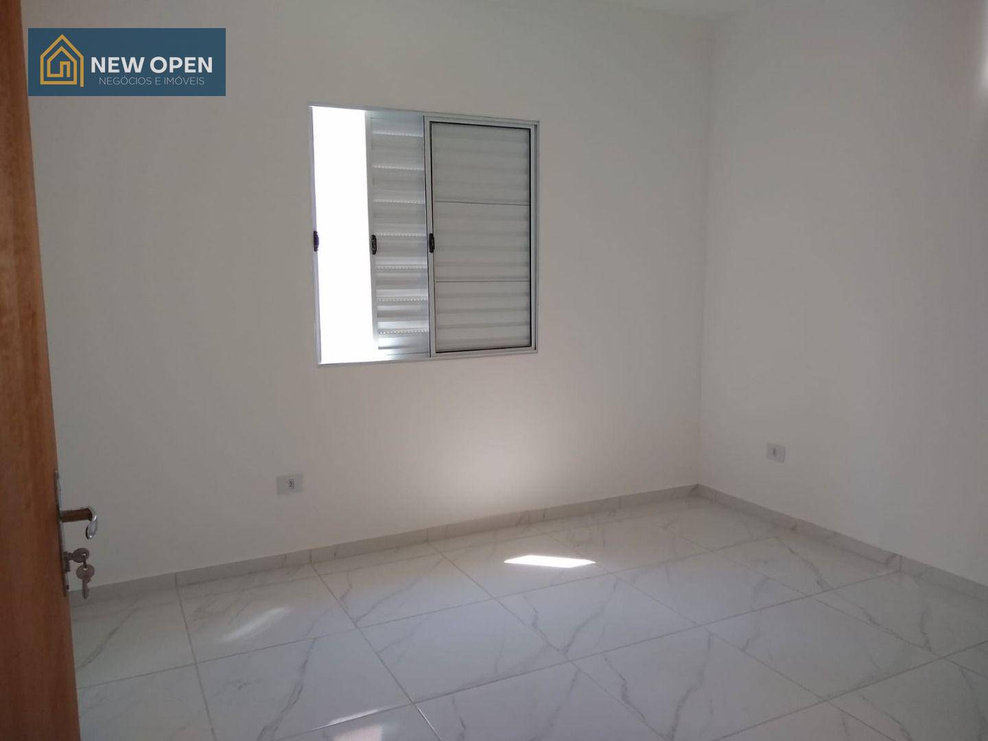 Casa à venda com 2 quartos, 60m² - Foto 2