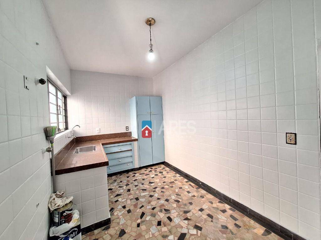 Casa para alugar com 3 quartos, 180m² - Foto 15