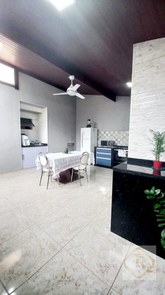 Casa à venda com 3 quartos, 66m² - Foto 1