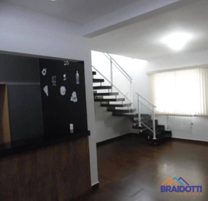 Casa à venda com 3 quartos, 100m² - Foto 4