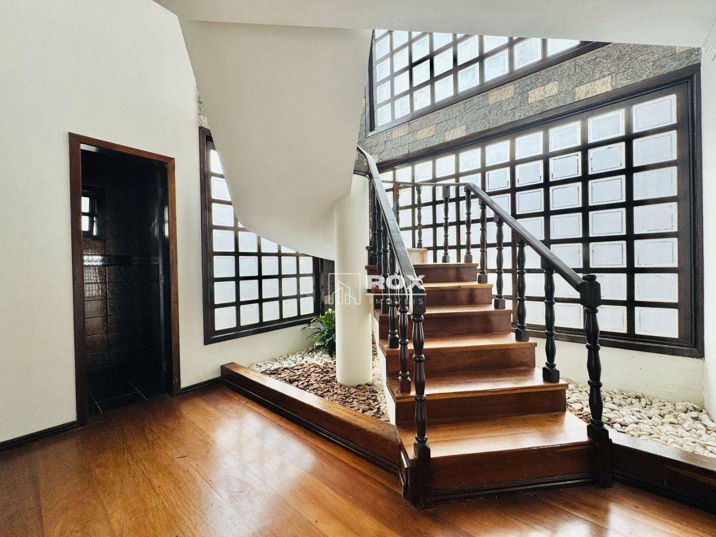 Casa à venda com 5 quartos, 350m² - Foto 15