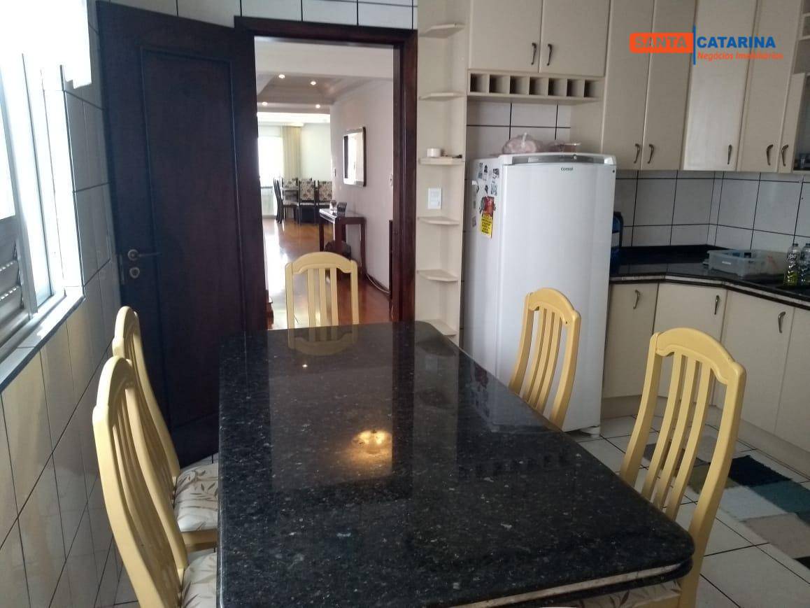 Apartamento à venda com 4 quartos, 180m² - Foto 27