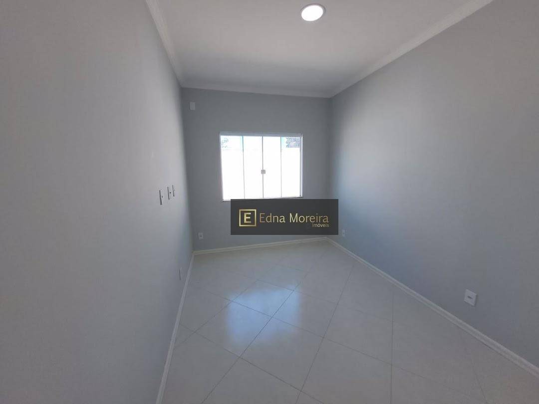 Casa à venda com 3 quartos, 81m² - Foto 4