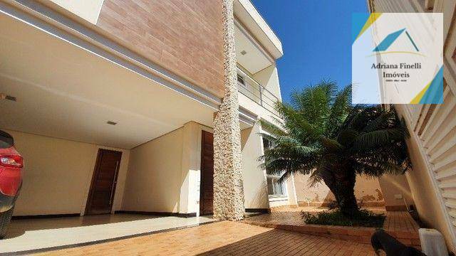 Casa à venda com 4 quartos, 260m² - Foto 1