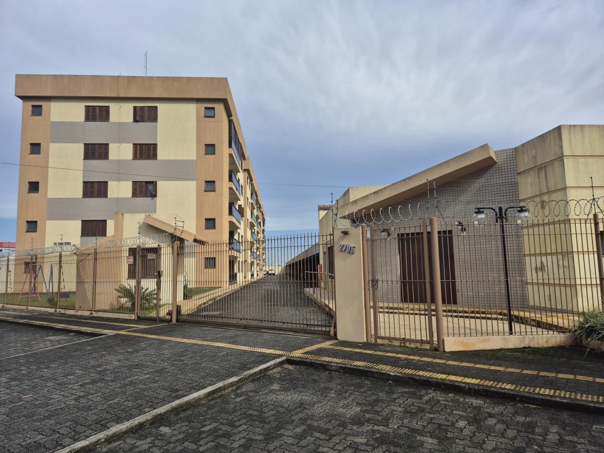 Apartamento à venda com 3 quartos, 138m² - Foto 2