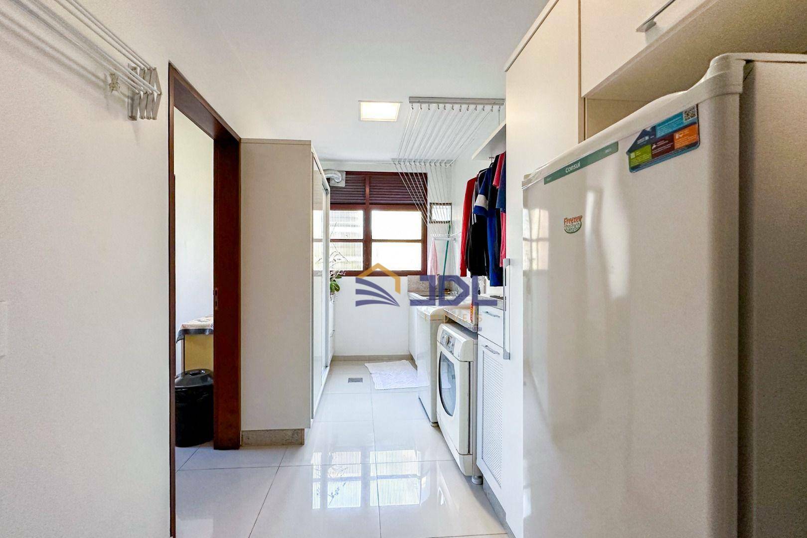 Apartamento à venda com 3 quartos, 246m² - Foto 13