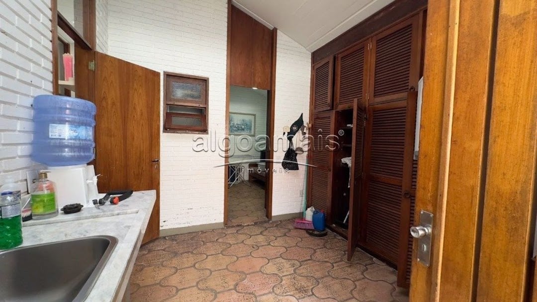 Casa à venda com 5 quartos, 300m² - Foto 9