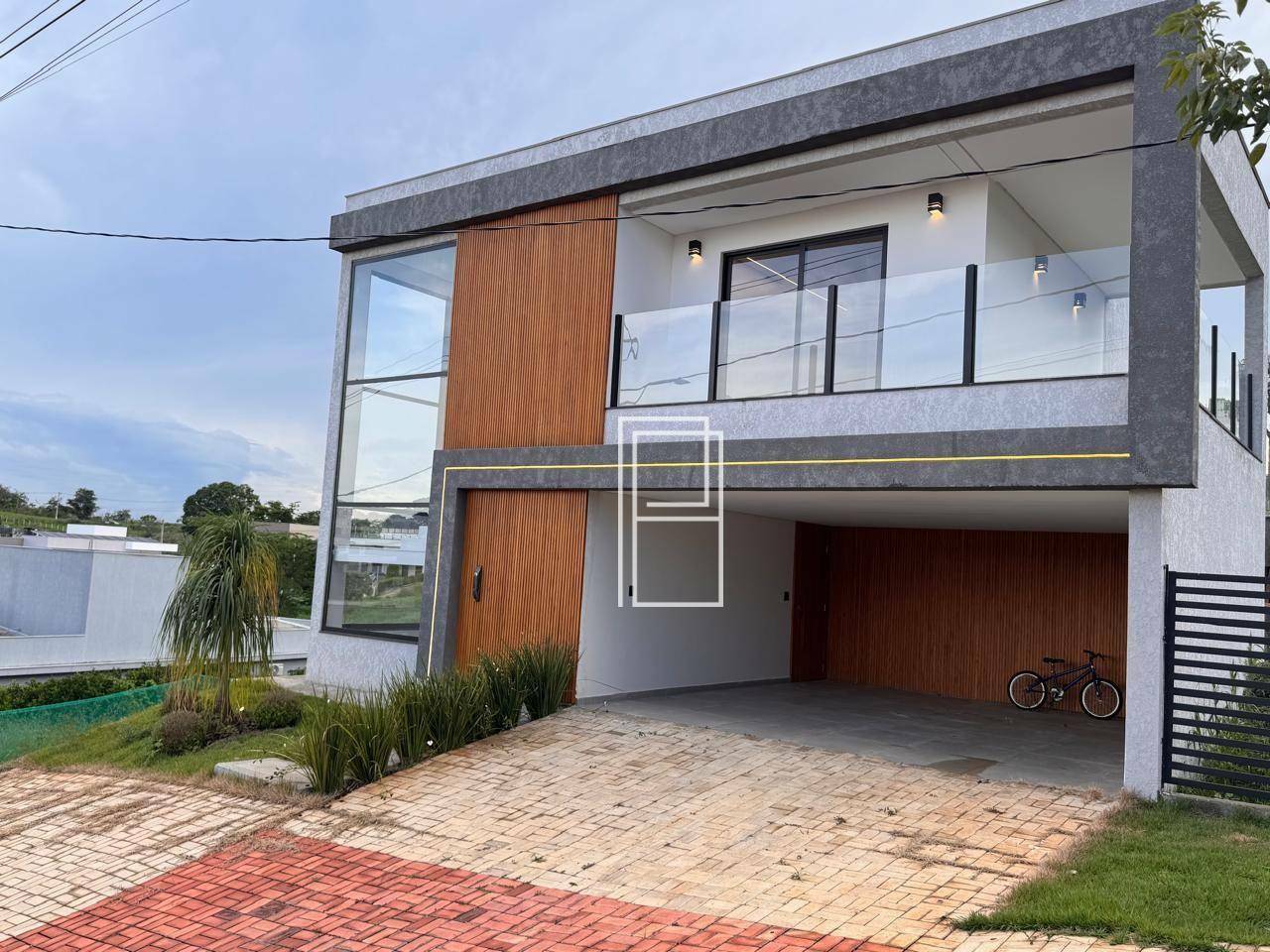 Casa à venda com 4 quartos, 300m² - Foto 1