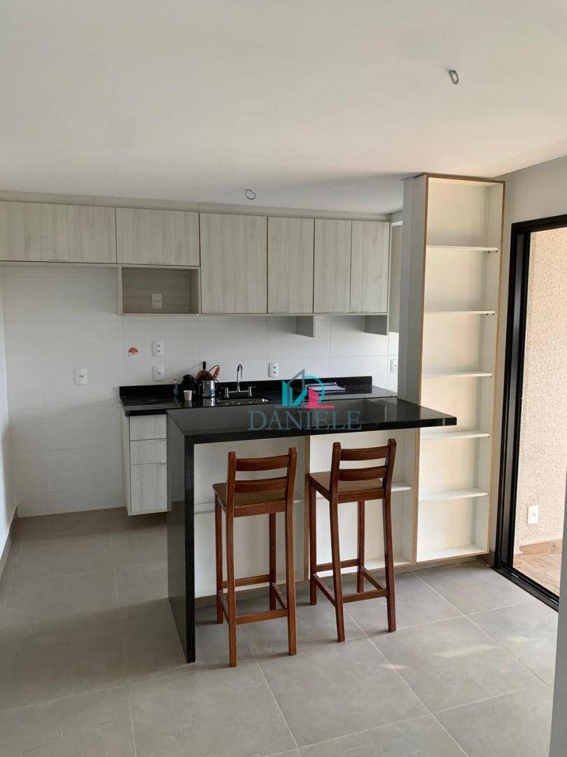 Apartamento à venda com 2 quartos, 70m² - Foto 2