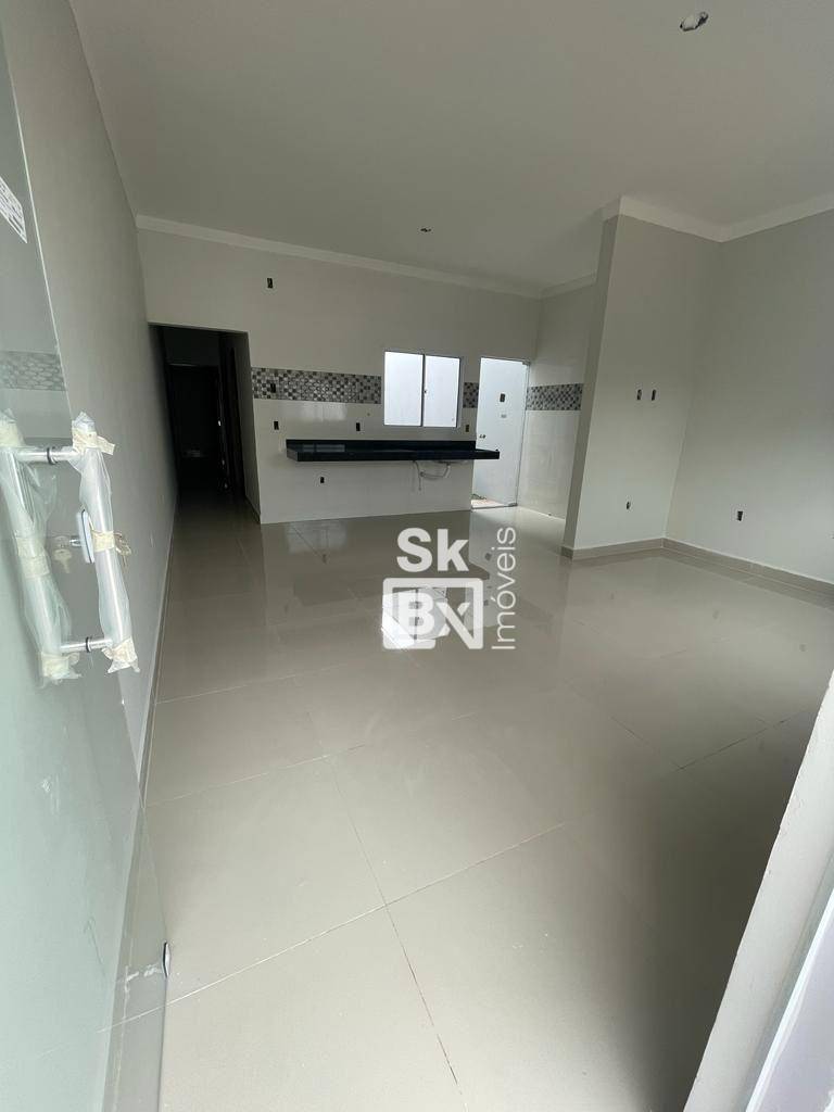 Casa à venda com 2 quartos, 64m² - Foto 1