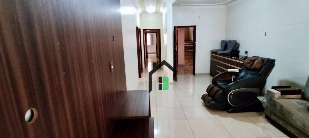 Apartamento à venda com 3 quartos, 150m² - Foto 2
