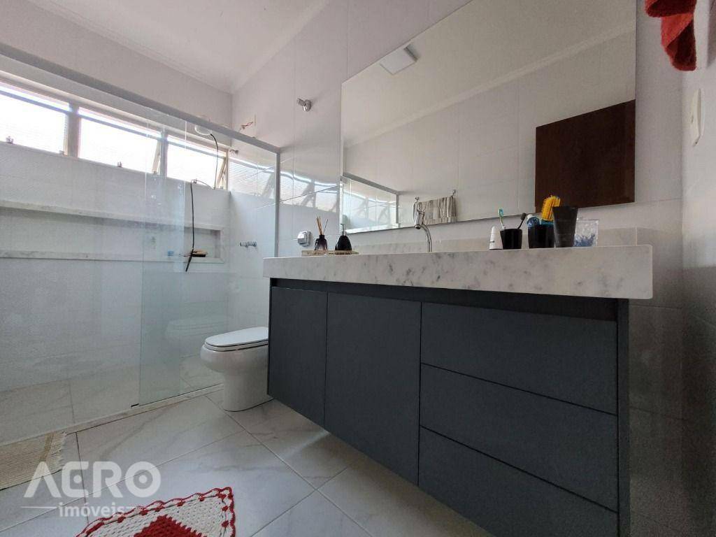 Casa à venda com 3 quartos, 263m² - Foto 27