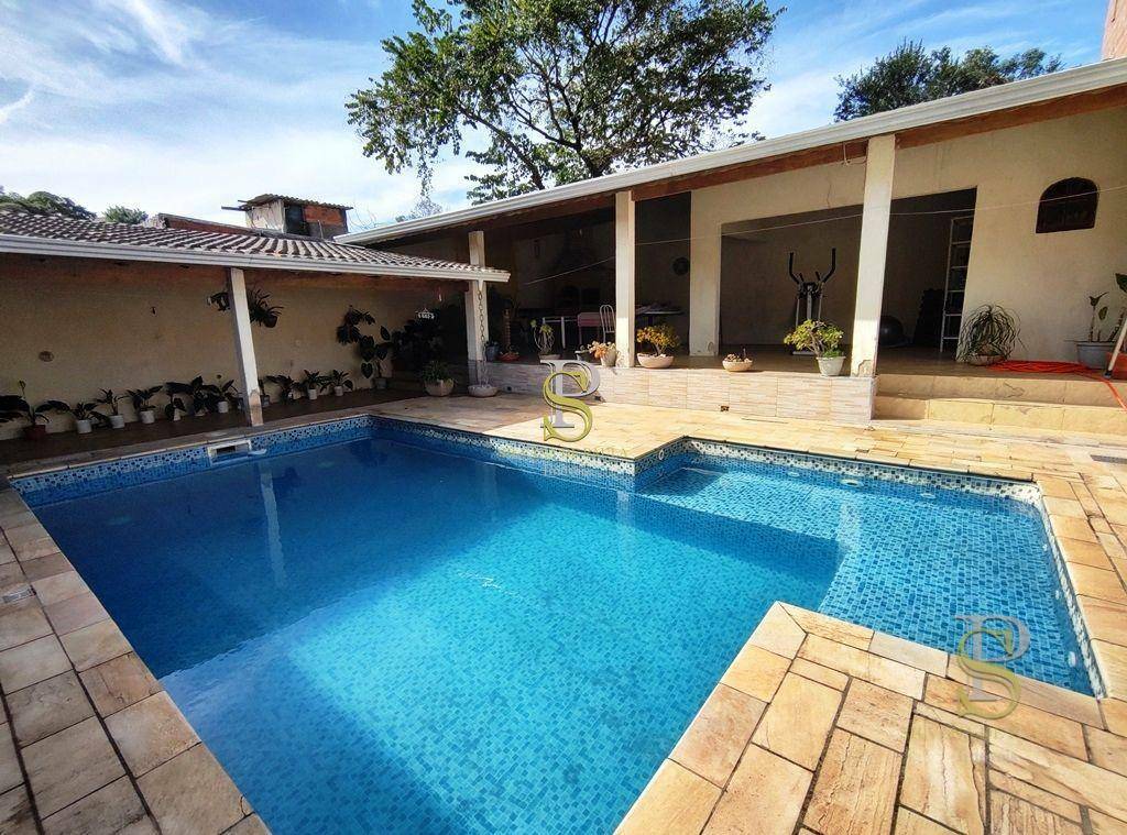 Casa à venda com 3 quartos, 220m² - Foto 2