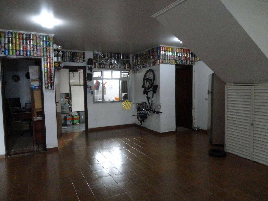 Sobrado à venda com 3 quartos, 200m² - Foto 2