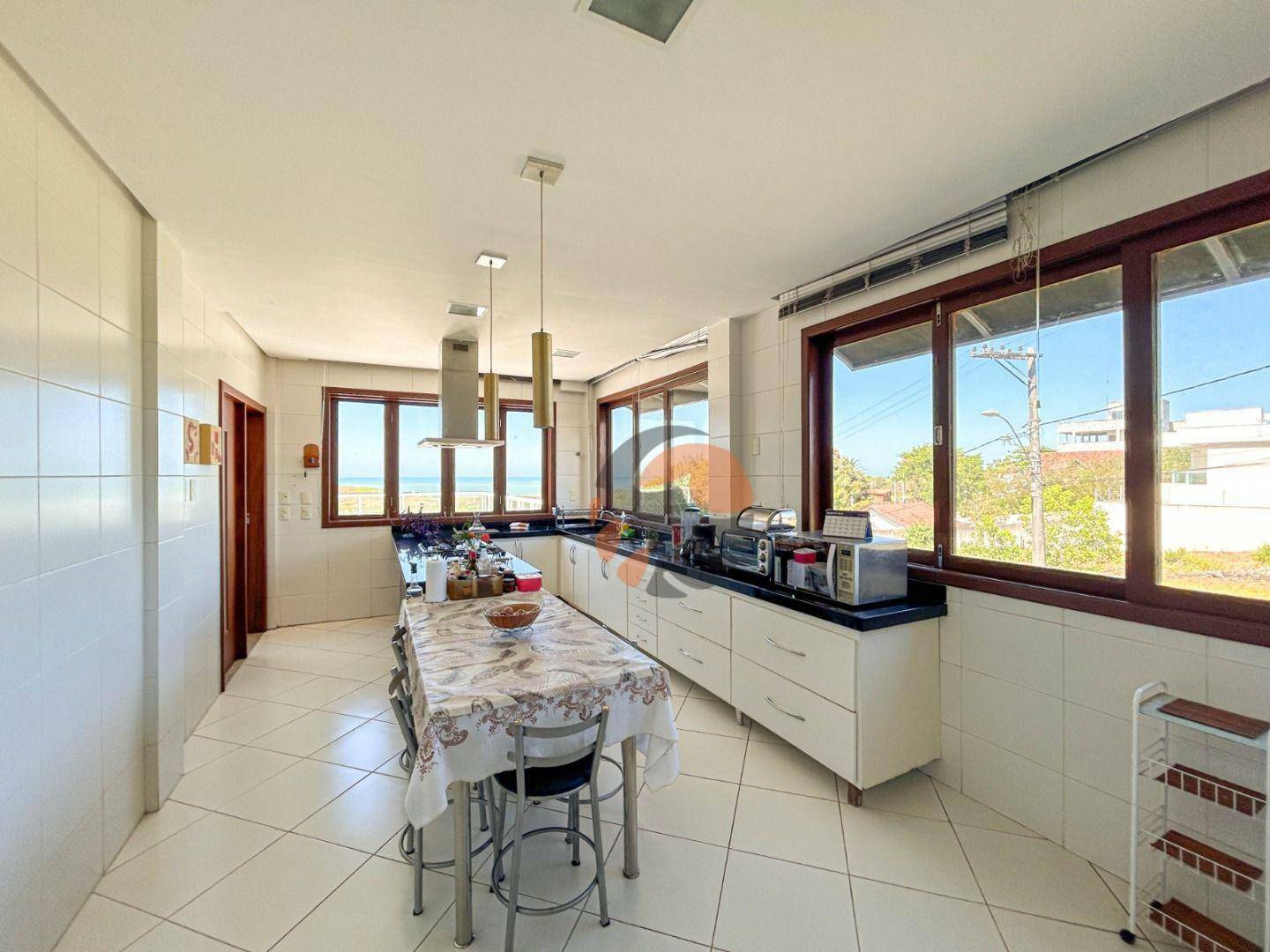 Casa para alugar com 5 quartos, 258m² - Foto 11