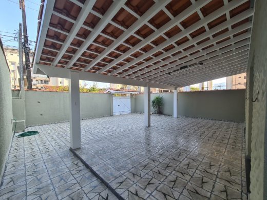 Casa à venda com 4 quartos, 210m² - Foto 3