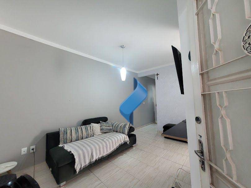 Casa à venda com 2 quartos, 60m² - Foto 4