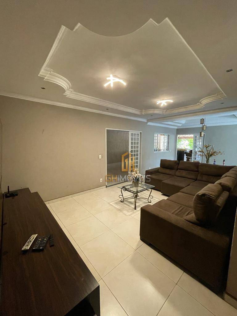 Casa à venda com 3 quartos, 240m² - Foto 1