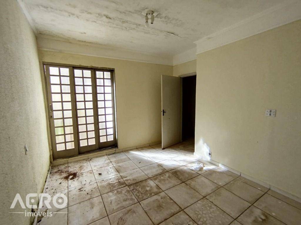 Casa para alugar com 4 quartos, 220m² - Foto 3