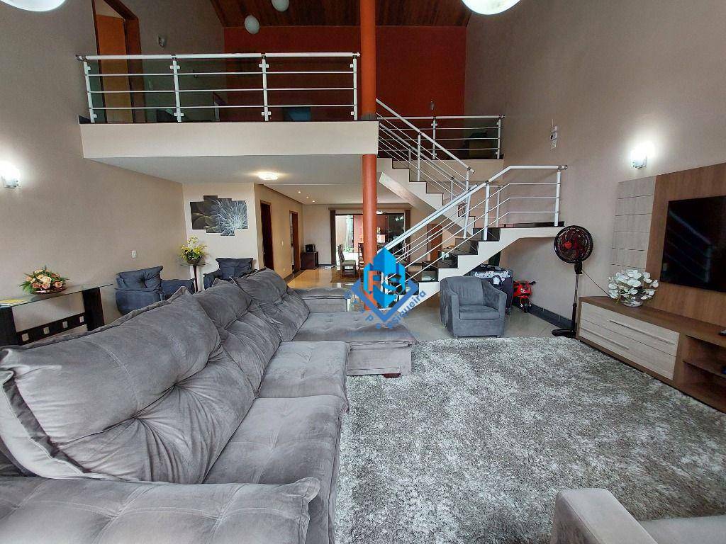 Sobrado à venda com 3 quartos, 296m² - Foto 1