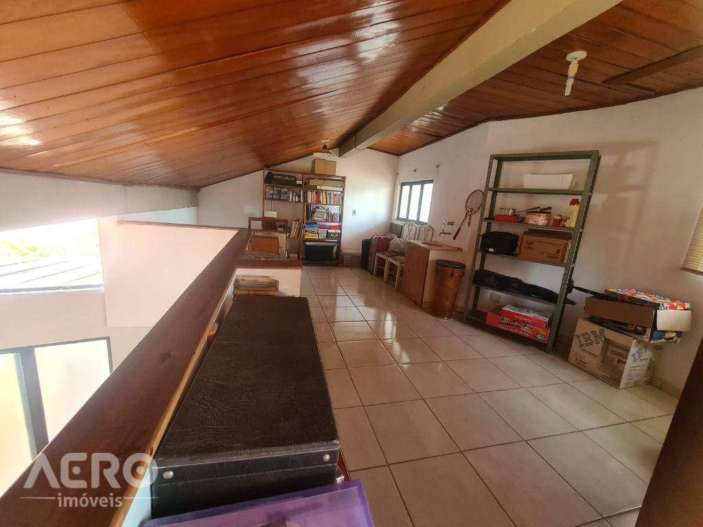 Casa à venda com 3 quartos, 347m² - Foto 9