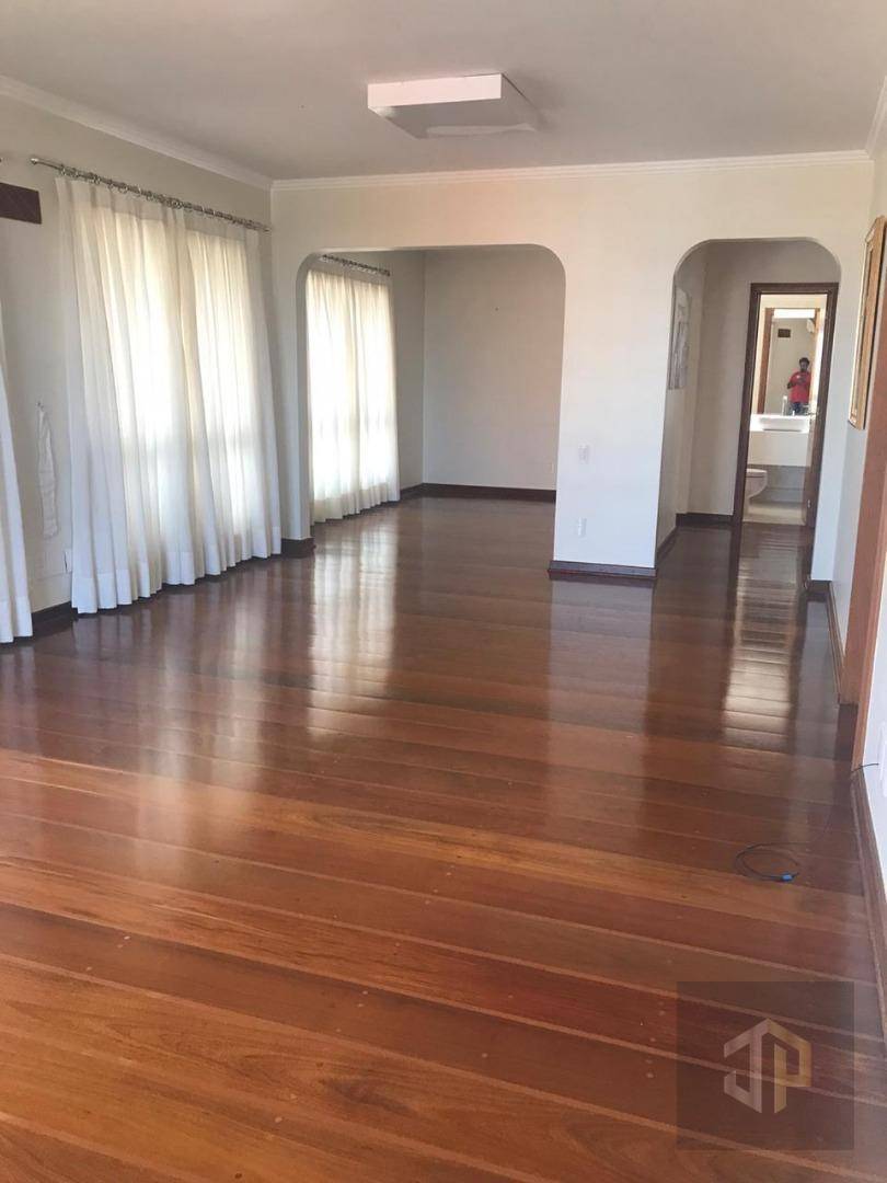 Apartamento à venda com 3 quartos, 213m² - Foto 3